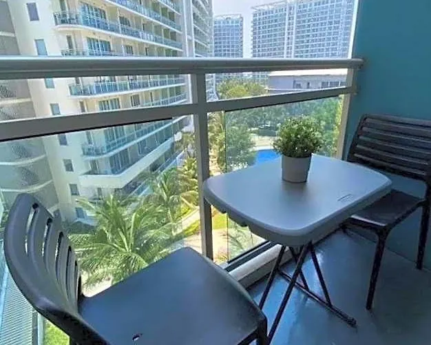 호텔 Azure Paranaque Near Naia Airport Free Highspeed Wifi And Netflix 3*
