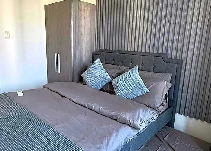 호텔 Azure Paranaque Near Naia Airport Free Highspeed Wifi And Netflix 3*